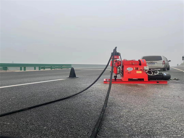 龙泉驿马路路基路面开裂下沉注浆加固灌浆